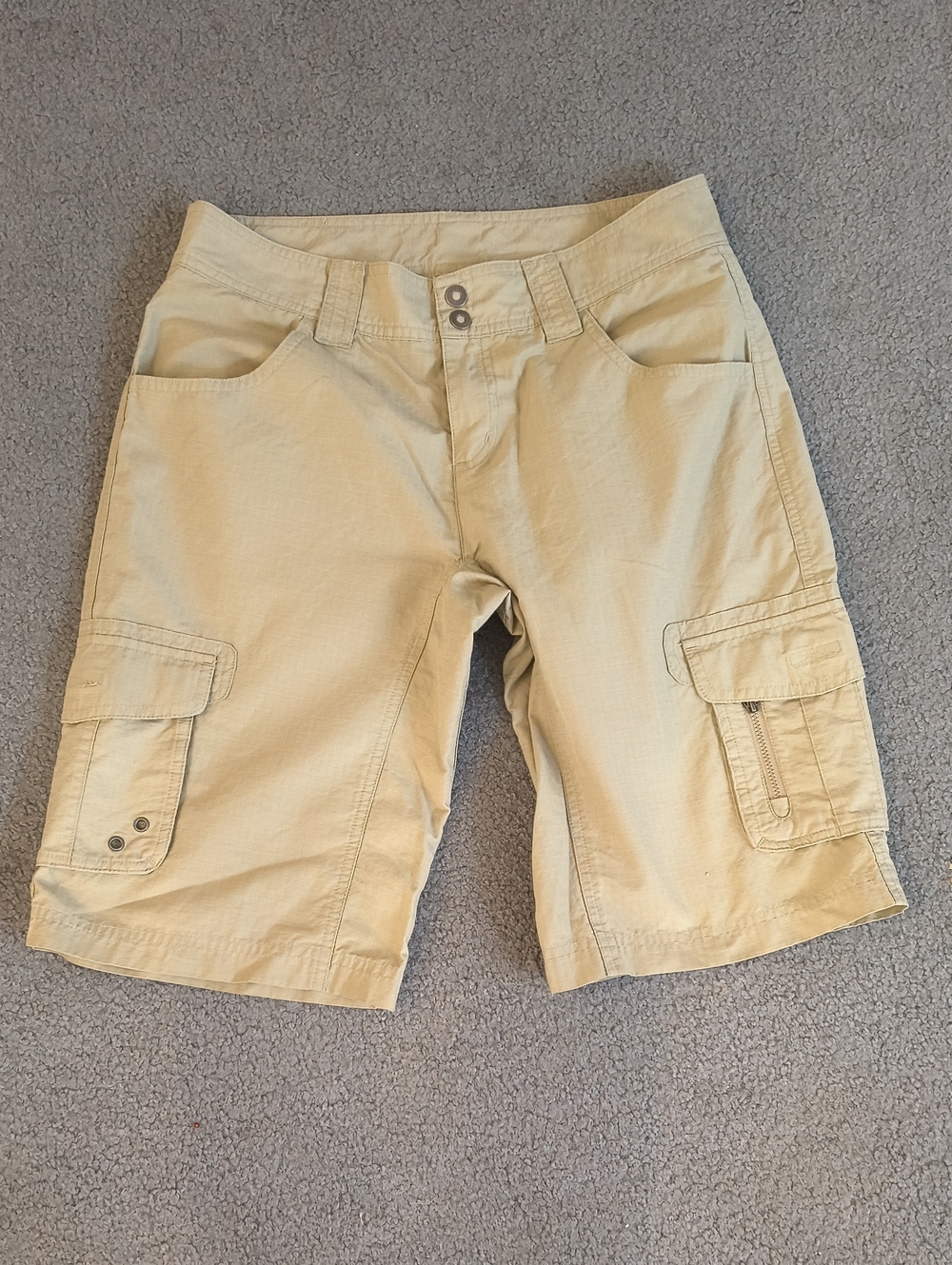 Columbia Omni-Shade Women's Tan Cargo Shorts - Hiking Lightweight 8